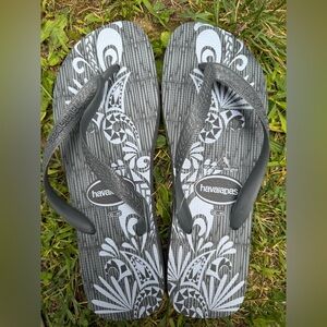 Havaianas Black and White Flip Flops - US Size 10/11